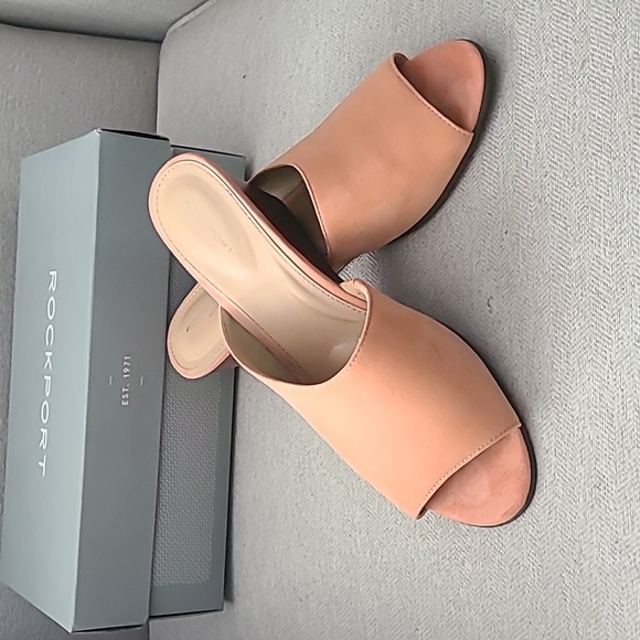 Rockport Shoes - Rockport Taylor Assymetrical Slides in Suede - 8.5